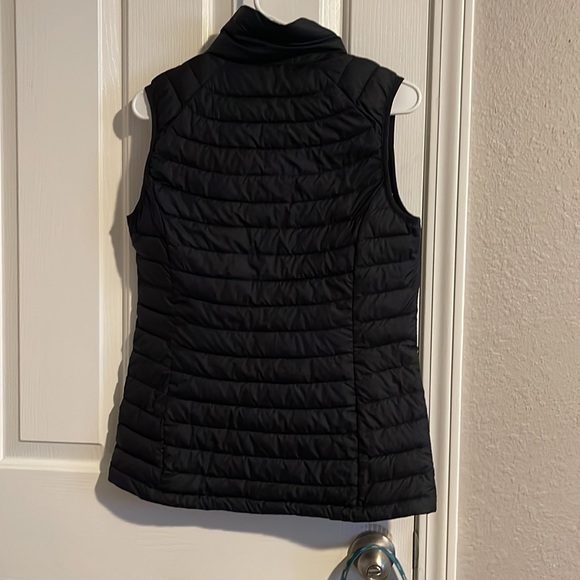 Columbia Women’s Puffer Vest - Picture 2 of 3